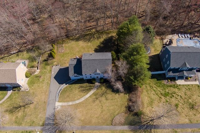 7 Farmington Dr, Shrewsbury, MA 01545