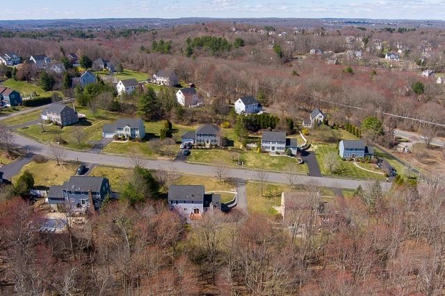 7 Farmington Dr, Shrewsbury, MA 01545