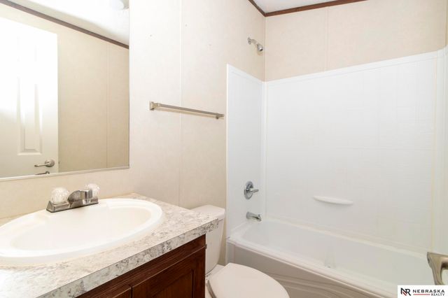 3715 NW Fairwood Court, Lincoln, NE 68521