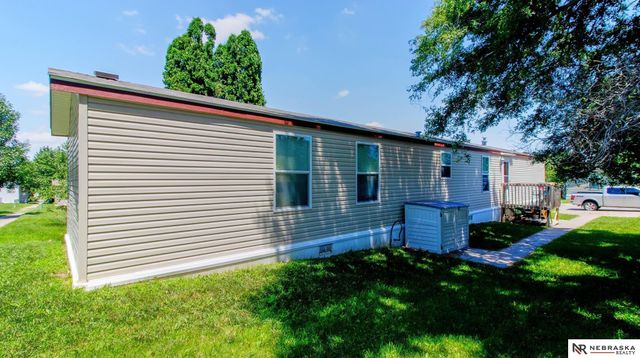 3715 NW Fairwood Court, Lincoln, NE 68521