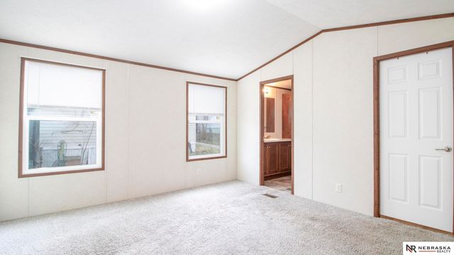 3715 NW Fairwood Court, Lincoln, NE 68521