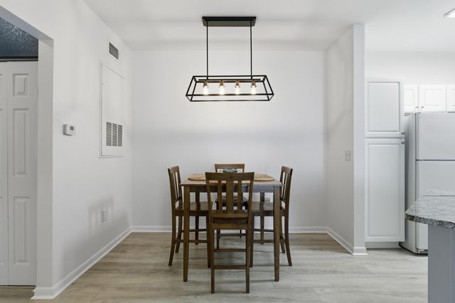 60 Fenwick Hall Allee Alley Apt 537, Johns Island, SC 29455