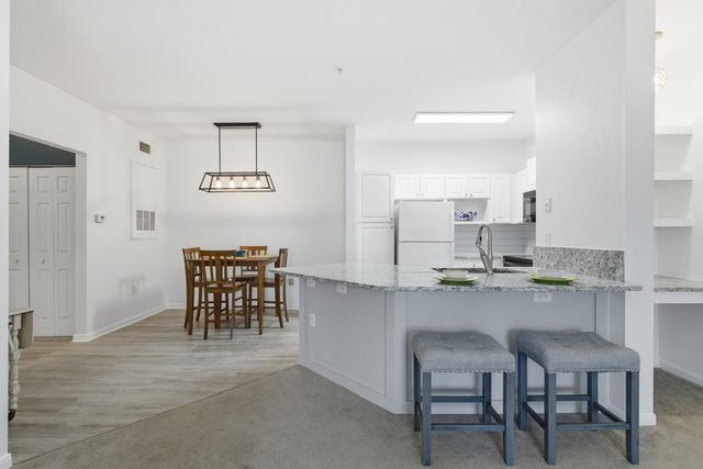 60 Fenwick Hall Allee Alley Apt 537, Johns Island, SC 29455