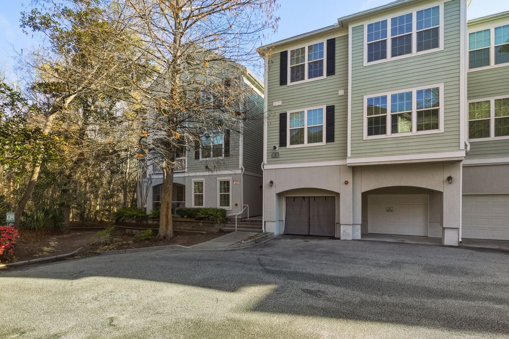 60 Fenwick Hall Allee Alley Apt 537, Johns Island, SC 29455