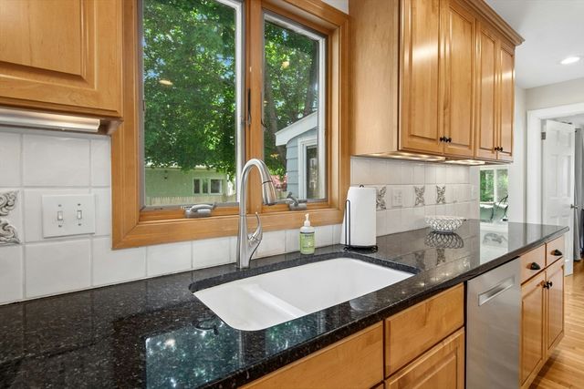 30 Shetland Rd, Marblehead, MA 01945
