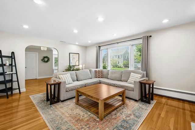 30 Shetland Rd, Marblehead, MA 01945