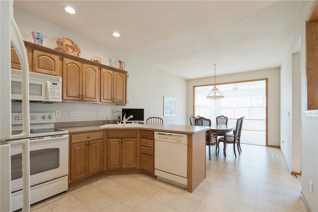 2922 Somerbrook Lane, Marion, IA 52302