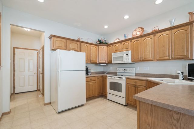 2922 Somerbrook Lane, Marion, IA 52302