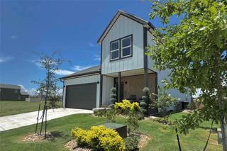 2017 Applewood DR, Lockhart, TX 78644
