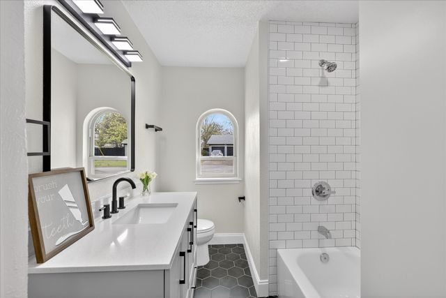 6425 Summit Ridge Drive, Watauga, TX 76148