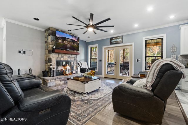 975 Lake Smoky Rd, Sevierville, TN 37876