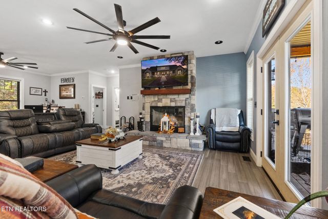 975 Lake Smoky Rd, Sevierville, TN 37876