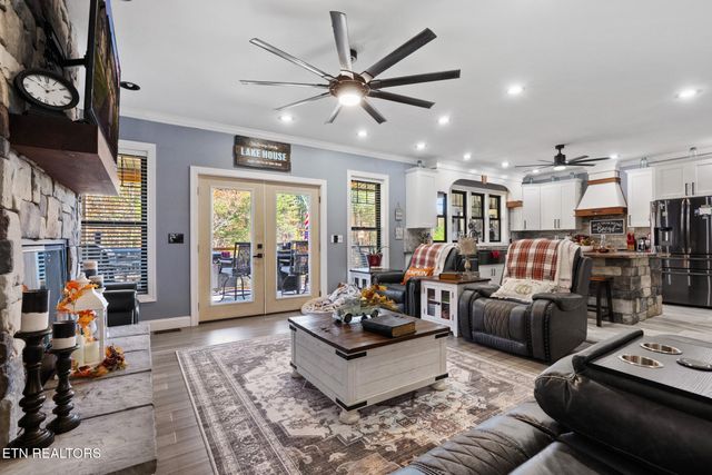 975 Lake Smoky Rd, Sevierville, TN 37876