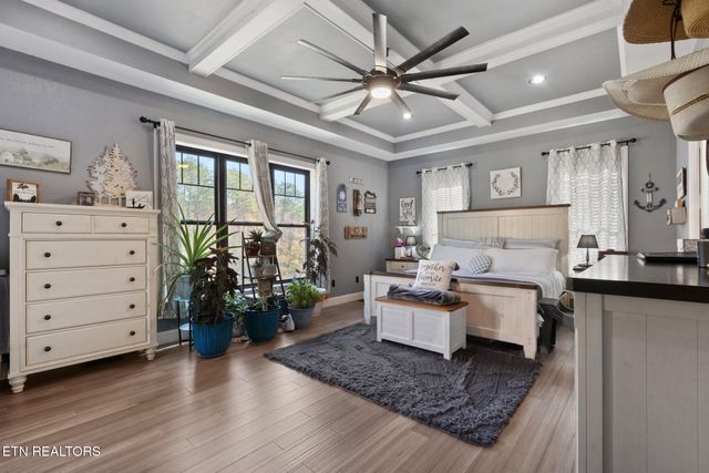 975 Lake Smoky Rd, Sevierville, TN 37876