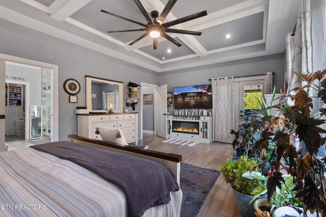 975 Lake Smoky Rd, Sevierville, TN 37876