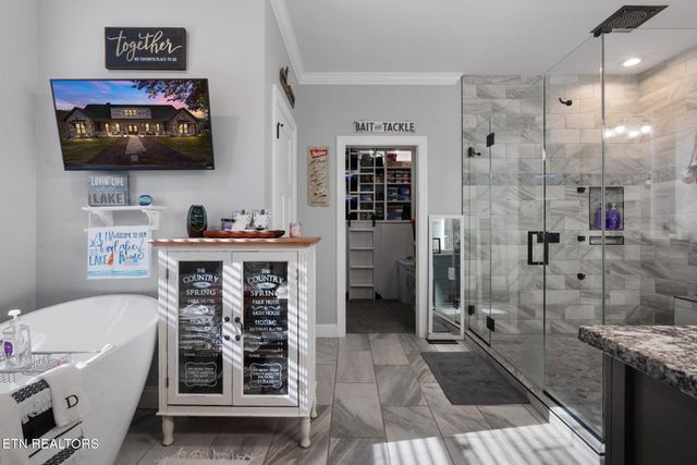 975 Lake Smoky Rd, Sevierville, TN 37876