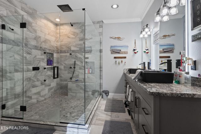 975 Lake Smoky Rd, Sevierville, TN 37876