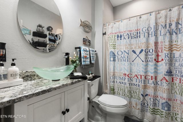 975 Lake Smoky Rd, Sevierville, TN 37876