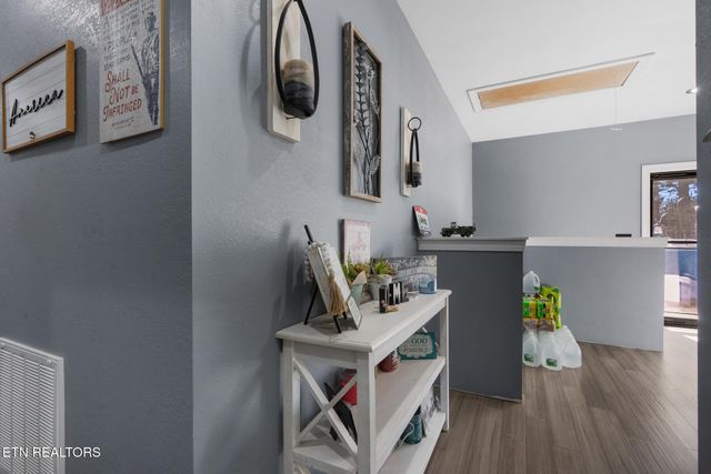 975 Lake Smoky Rd, Sevierville, TN 37876