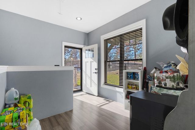 975 Lake Smoky Rd, Sevierville, TN 37876