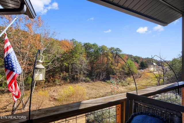 975 Lake Smoky Rd, Sevierville, TN 37876