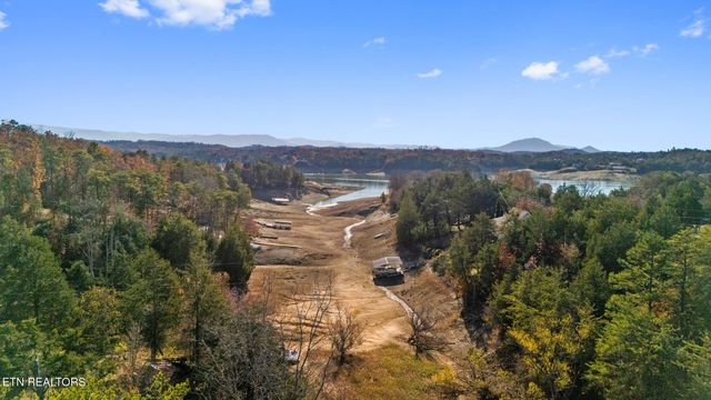 975 Lake Smoky Rd, Sevierville, TN 37876