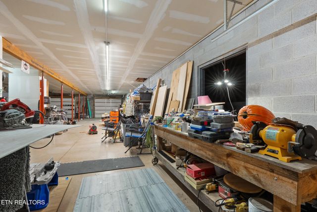 975 Lake Smoky Rd, Sevierville, TN 37876