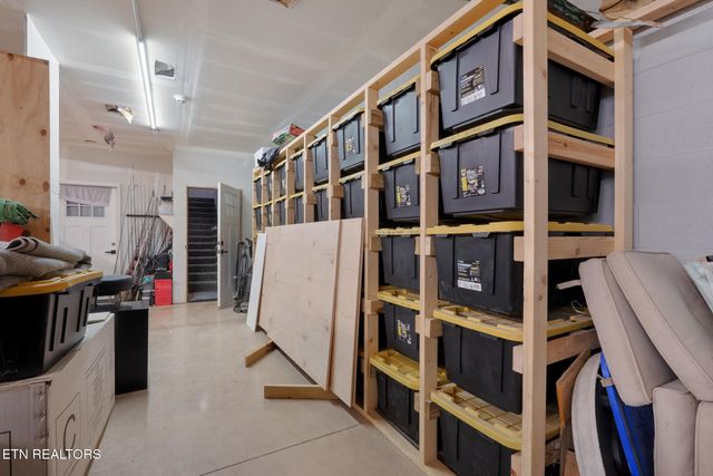 975 Lake Smoky Rd, Sevierville, TN 37876