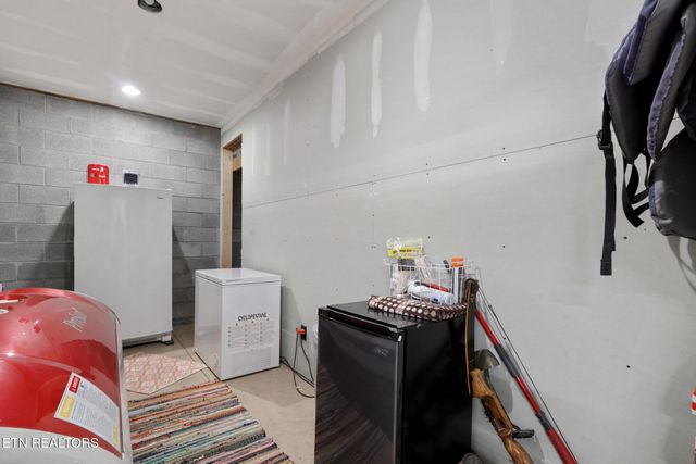 975 Lake Smoky Rd, Sevierville, TN 37876