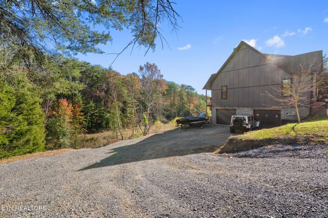 975 Lake Smoky Rd, Sevierville, TN 37876
