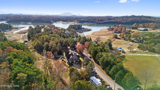 975 Lake Smoky Rd, Sevierville, TN 37876