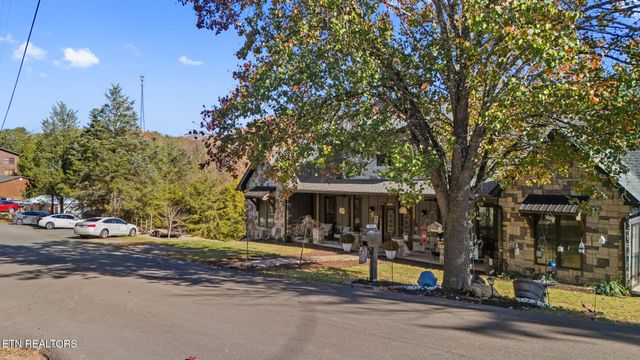 975 Lake Smoky Rd, Sevierville, TN 37876