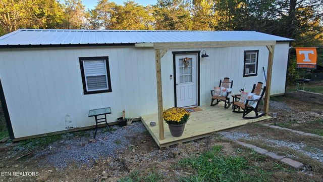 975 Lake Smoky Rd, Sevierville, TN 37876