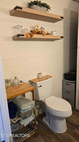 975 Lake Smoky Rd, Sevierville, TN 37876