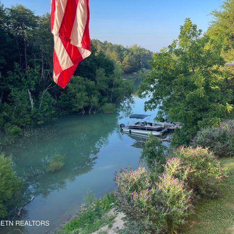 975 Lake Smoky Rd, Sevierville, TN 37876