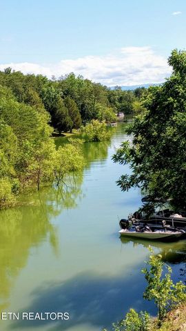 975 Lake Smoky Rd, Sevierville, TN 37876