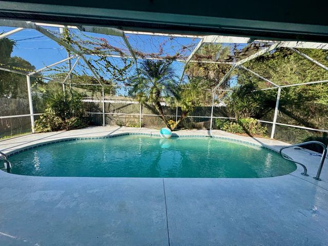 1826 4th Place, Vero Beach, FL 32962