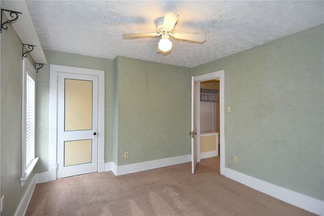 111 Mulberry St, Coraopolis, PA 15108