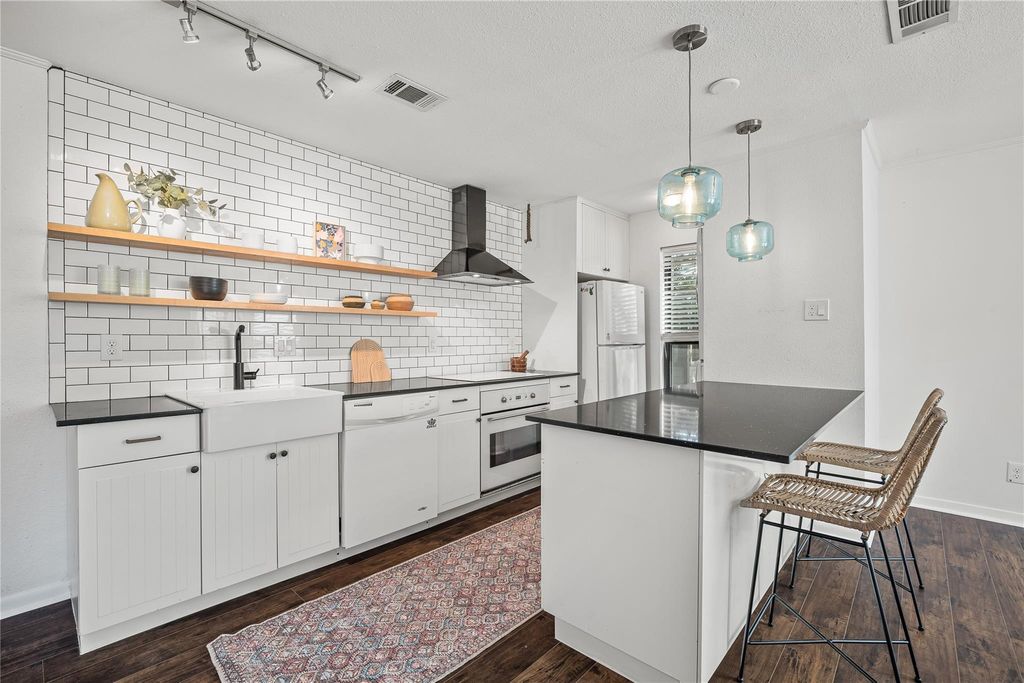 1510 W North Loop BLVD 424, Austin, TX 78756