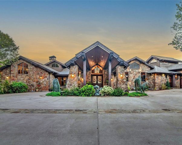 217 Woodcanyon Place, Mabank, TX 75156