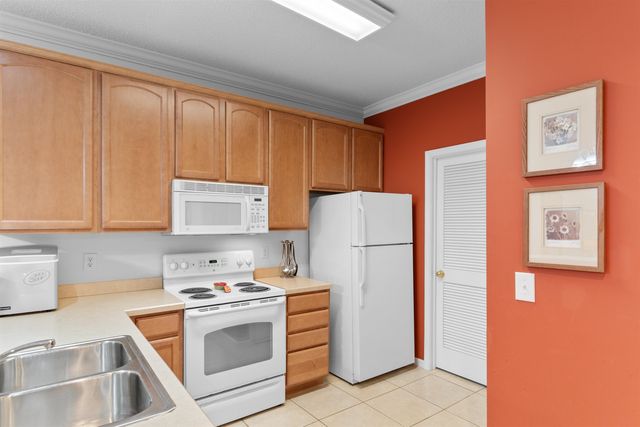 5846 Longwood Dr Unit 303, Murrells Inlet, SC 29576