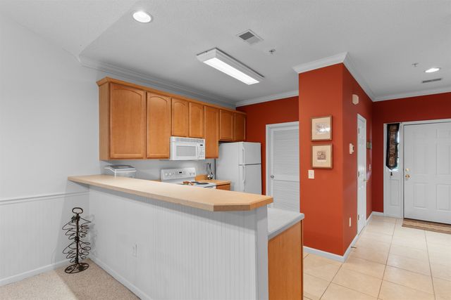 5846 Longwood Dr Unit 303, Murrells Inlet, SC 29576