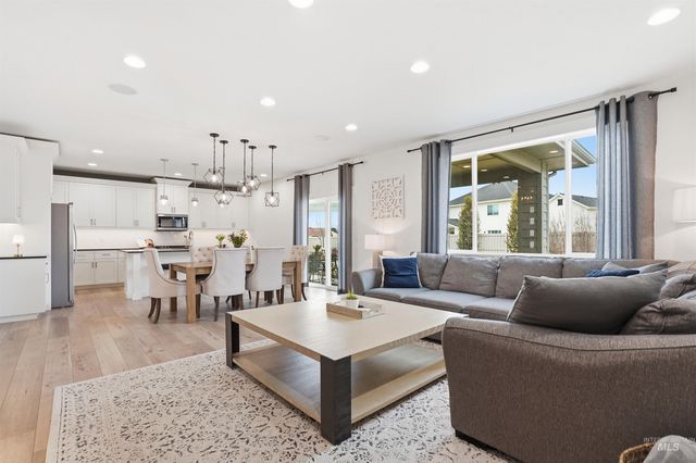 868 W Grassland St, Middleton, ID 83644