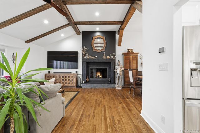 76 Kensington Oval, New Rochelle, NY 10805