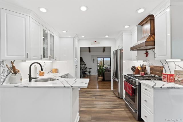 76 Kensington Oval, New Rochelle, NY 10805