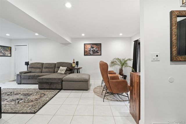 76 Kensington Oval, New Rochelle, NY 10805