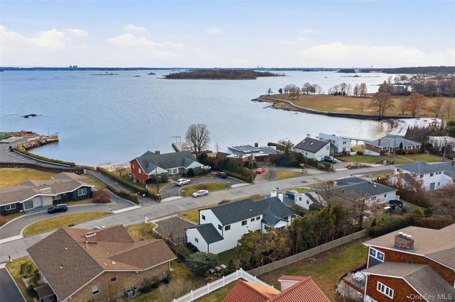 76 Kensington Oval, New Rochelle, NY 10805