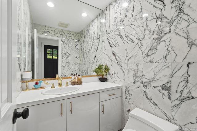 76 Kensington Oval, New Rochelle, NY 10805