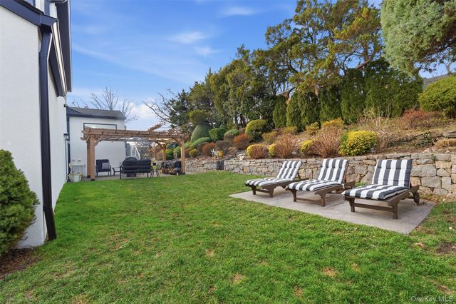 76 Kensington Oval, New Rochelle, NY 10805