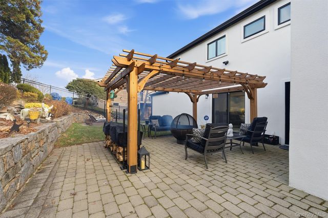 76 Kensington Oval, New Rochelle, NY 10805